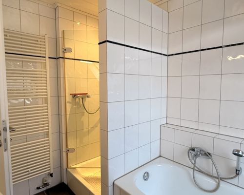 15 Badezimmer Ansicht 2
