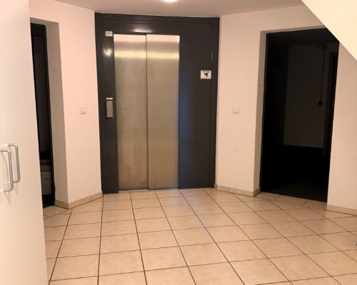 13 Keller mit Zugang zum Aufzug