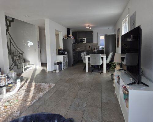 6 Esszimmer mit Treppenanlage