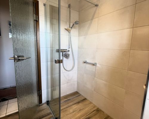 9 Badezimmer Ansicht 2