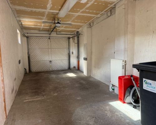 23 Garage 1 am Haus