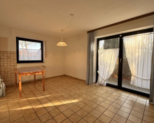 10 Küche mit Zugang Terrasse