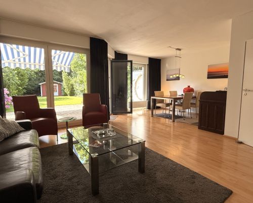 11 Wohn- und Esszimmer
