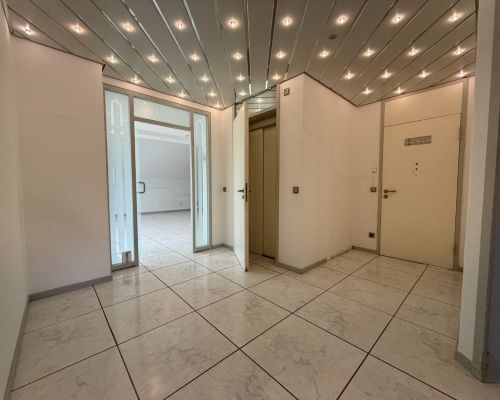 5 Wohnungseingang Aufzug Diele