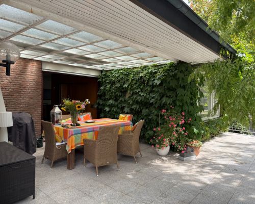 überdachte Terrasse