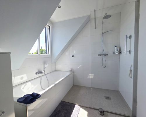6 Badezimmer Ansicht 1