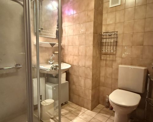 8 Bad mit Dusche