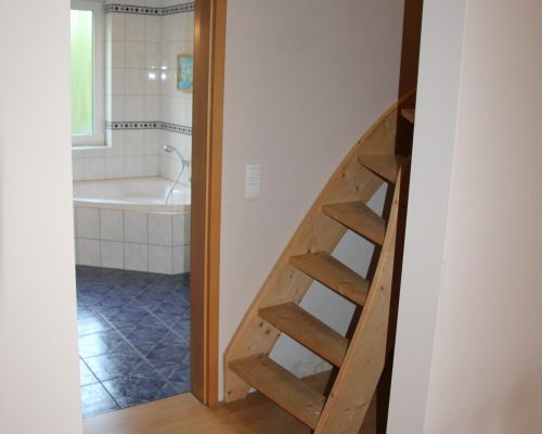 Durchgang Bad u. Spitzboden