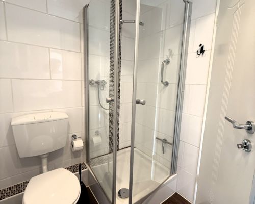 19 Badezimmer Ansicht 2