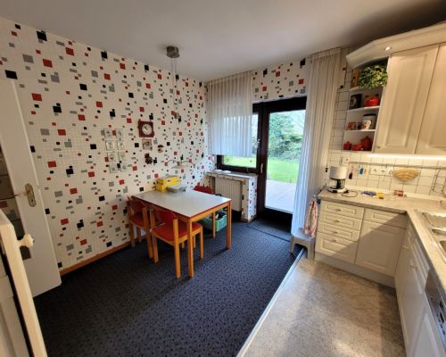 11 Küche Ansicht 2 mit Ausgang Terrasse