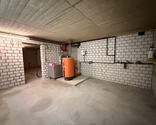 24 Kellerraum 4 mit Heizung