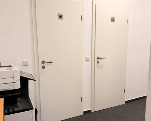 5 Zwei Toiletten