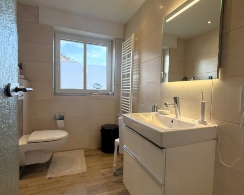 8 Badezimmer Ansicht 1