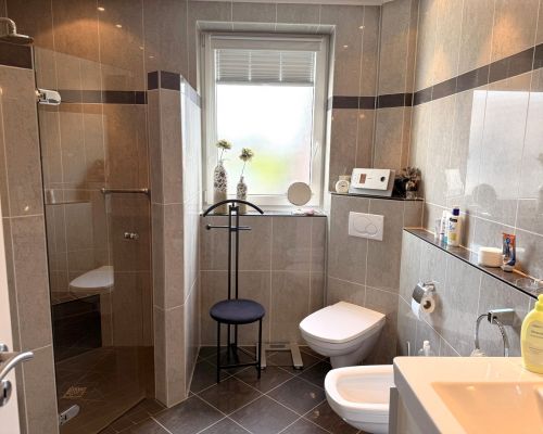 8 Badezimmer Ansicht 1
