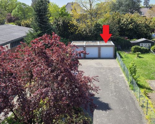 3 Hinterhof und Garagenansicht